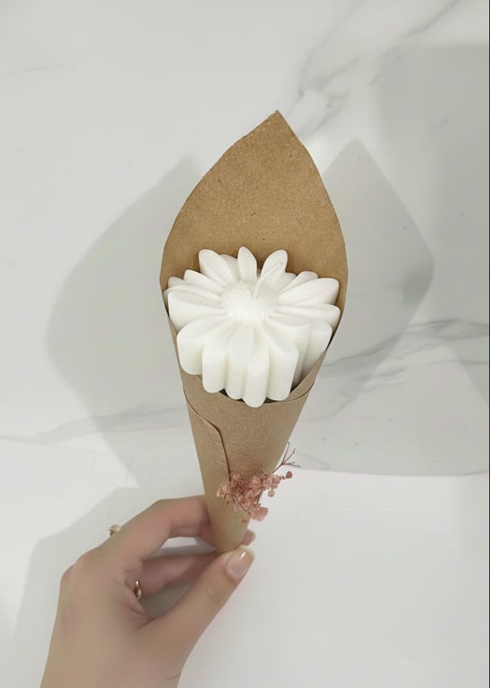 Daisy candle